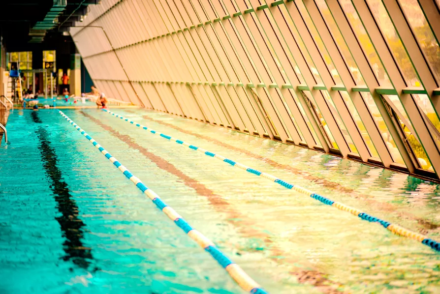 呼伦贝尔成人混凝土钢结构游泳池项目